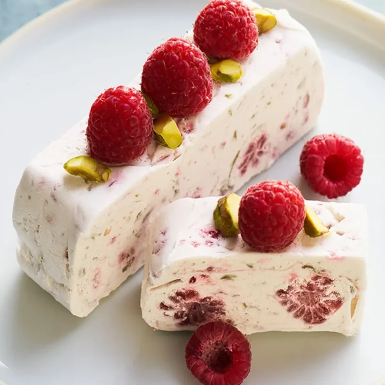 Dessert glacé aux framboises